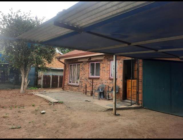 2 BEDROOM HOUSE FOR SALE IN LEEUHOF